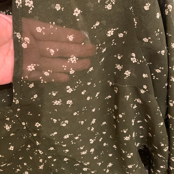 Floral Top - Picture 4 of 4